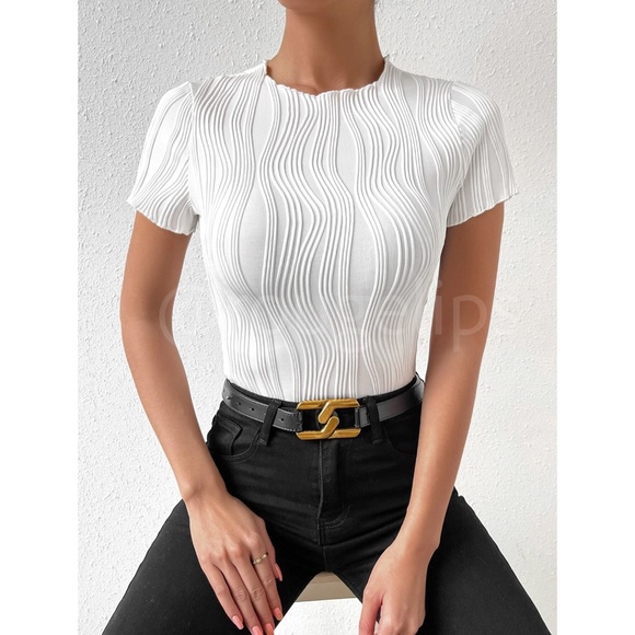 Textured White Short Sleeve Fitted Tee Shirt Top - Picture 2 of 10